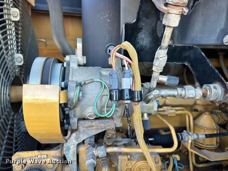 image for item DS6463 2000 Caterpillar 953C  track loader