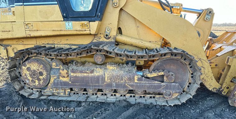image for item DS6463 2000 Caterpillar 953C  track loader