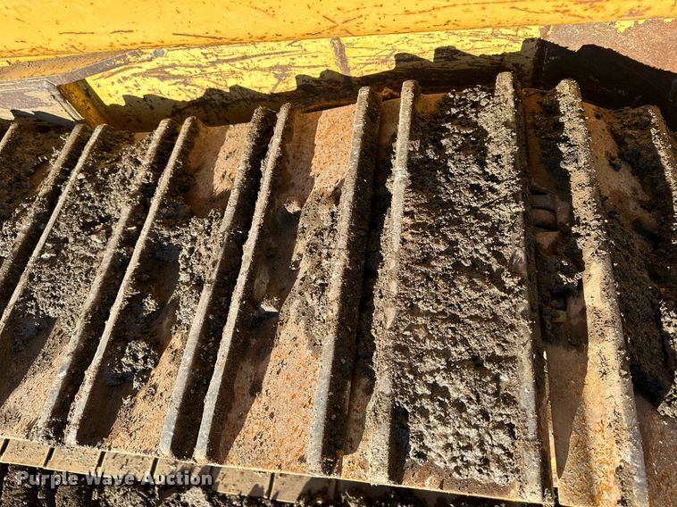 image for item DS6463 2000 Caterpillar 953C  track loader