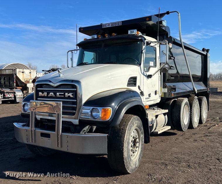 image for item DS6469 2006 Mack CV713  dump truck