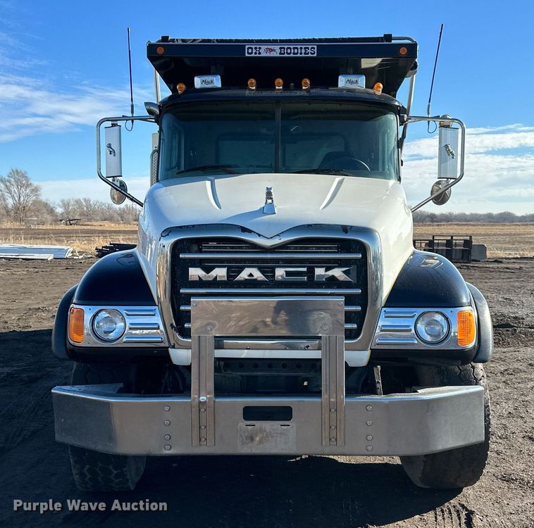 image for item DS6469 2006 Mack CV713  dump truck