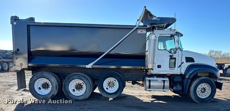 image for item DS6469 2006 Mack CV713  dump truck