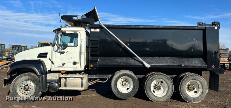 image for item DS6469 2006 Mack CV713  dump truck