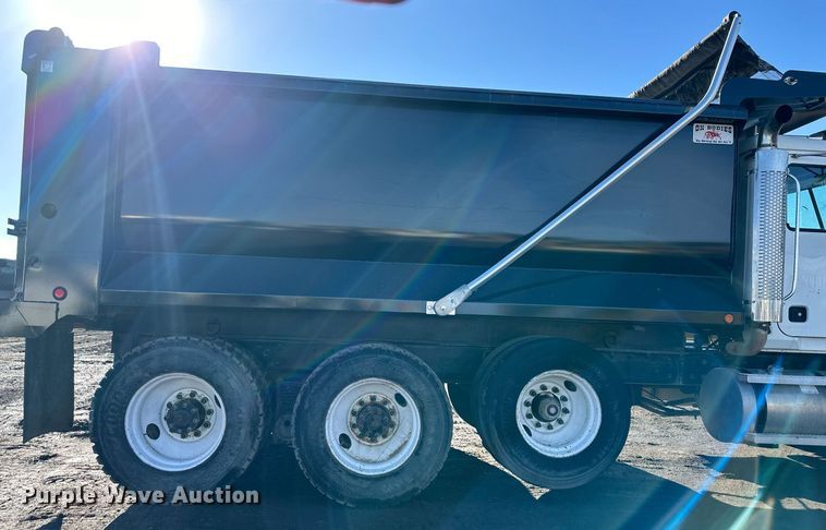 image for item DS6469 2006 Mack CV713  dump truck