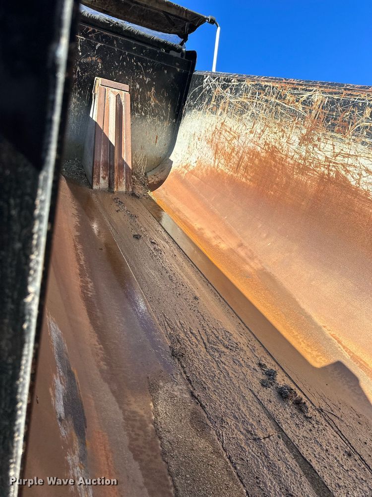 image for item DS6469 2006 Mack CV713  dump truck