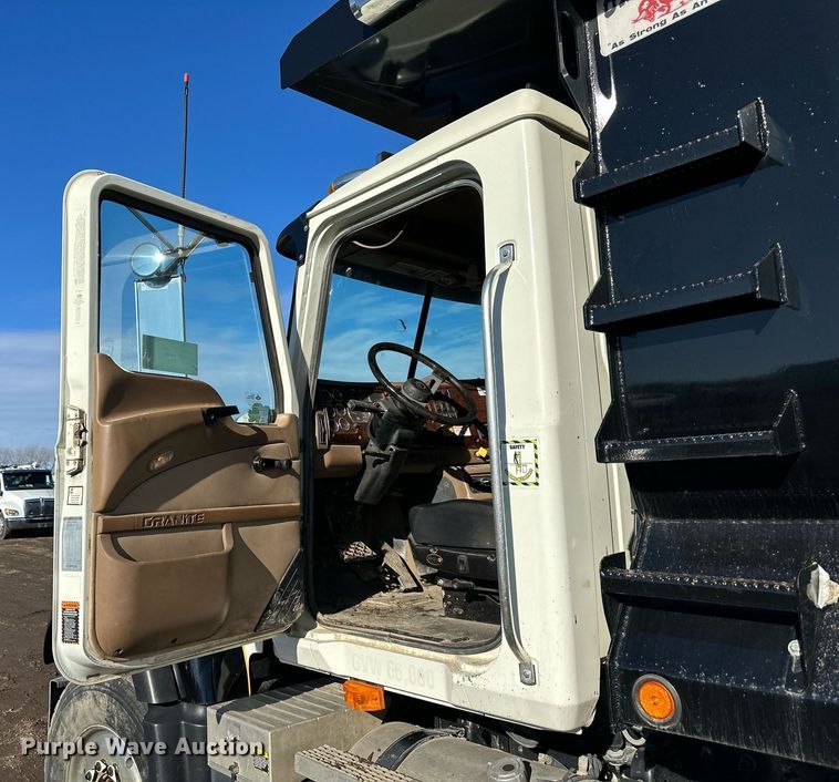 image for item DS6469 2006 Mack CV713  dump truck