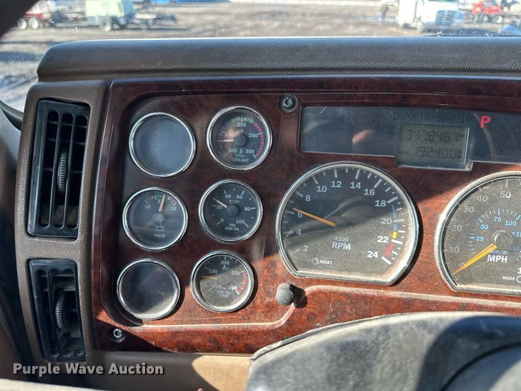 image for item DS6469 2006 Mack CV713  dump truck