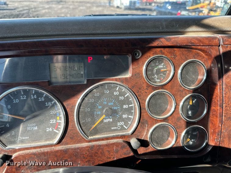 image for item DS6469 2006 Mack CV713  dump truck