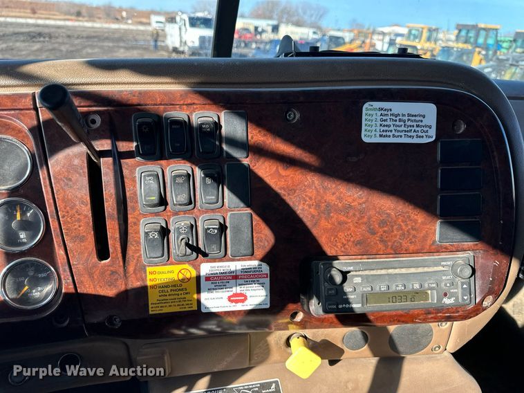 image for item DS6469 2006 Mack CV713  dump truck