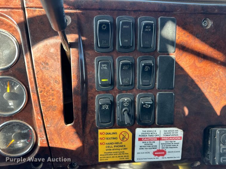 image for item DS6469 2006 Mack CV713  dump truck