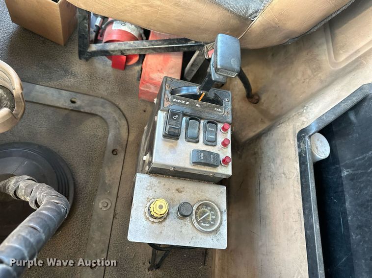 image for item DS6469 2006 Mack CV713  dump truck