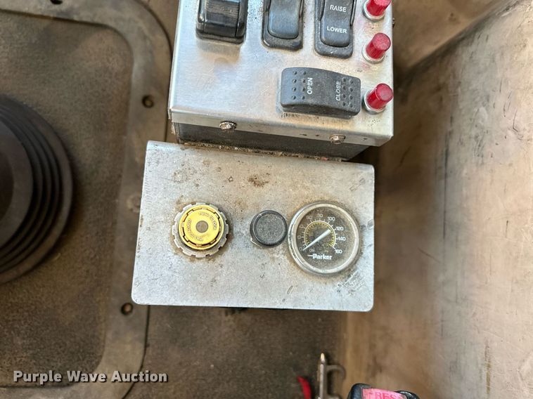 image for item DS6469 2006 Mack CV713  dump truck