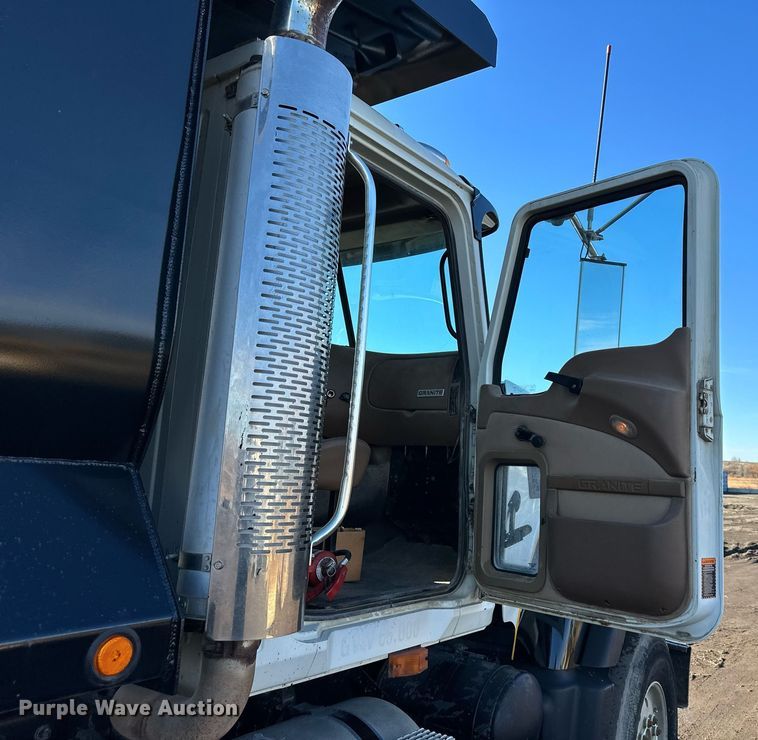 image for item DS6469 2006 Mack CV713  dump truck