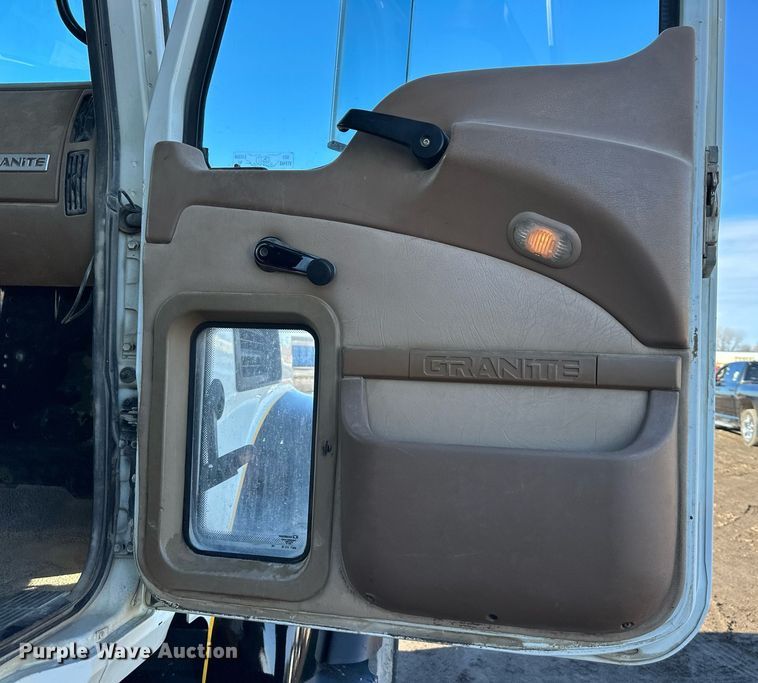 image for item DS6469 2006 Mack CV713  dump truck