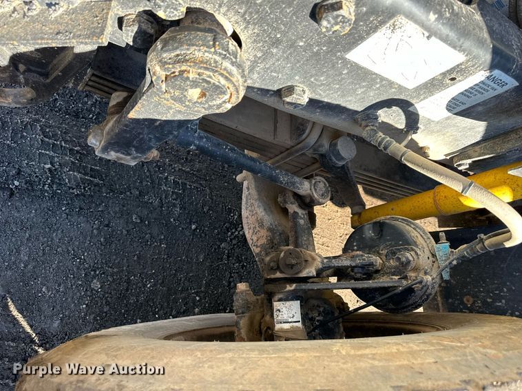 image for item DS6469 2006 Mack CV713  dump truck