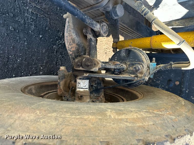 image for item DS6469 2006 Mack CV713  dump truck