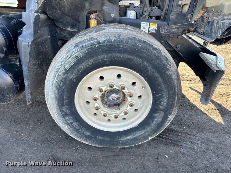 image for item DS6469 2006 Mack CV713  dump truck