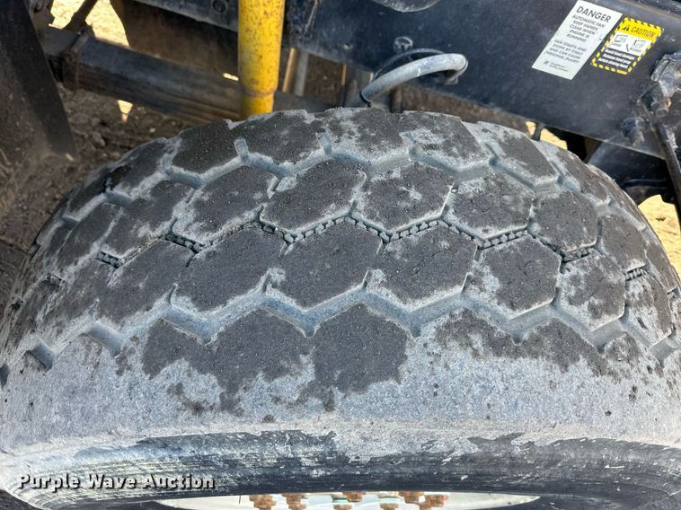 image for item DS6469 2006 Mack CV713  dump truck