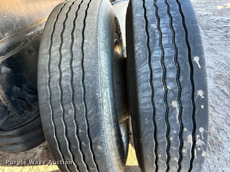 image for item DS6469 2006 Mack CV713  dump truck