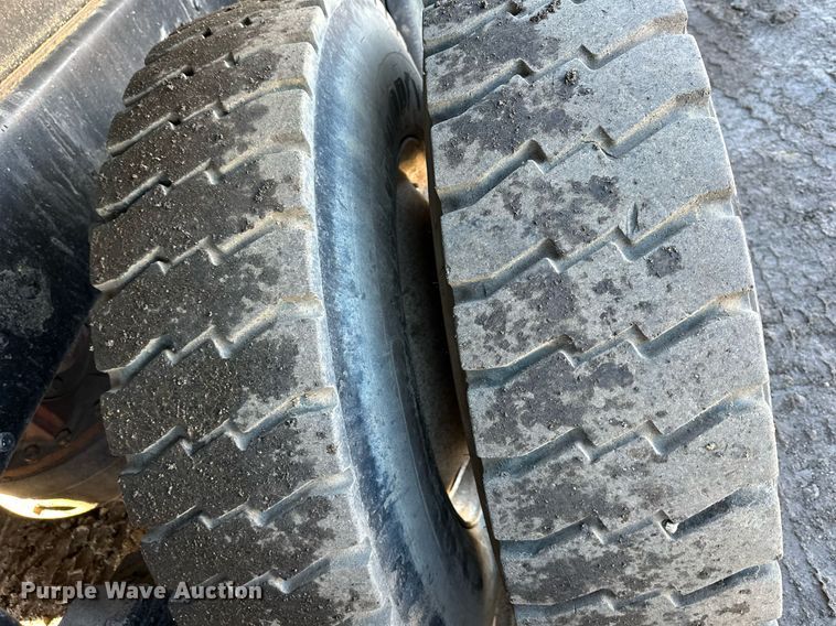 image for item DS6469 2006 Mack CV713  dump truck