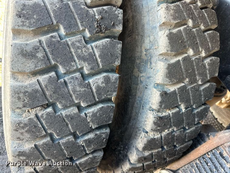 image for item DS6469 2006 Mack CV713  dump truck