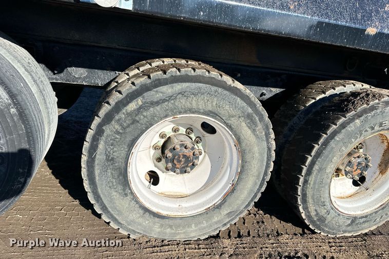 image for item DS6469 2006 Mack CV713  dump truck