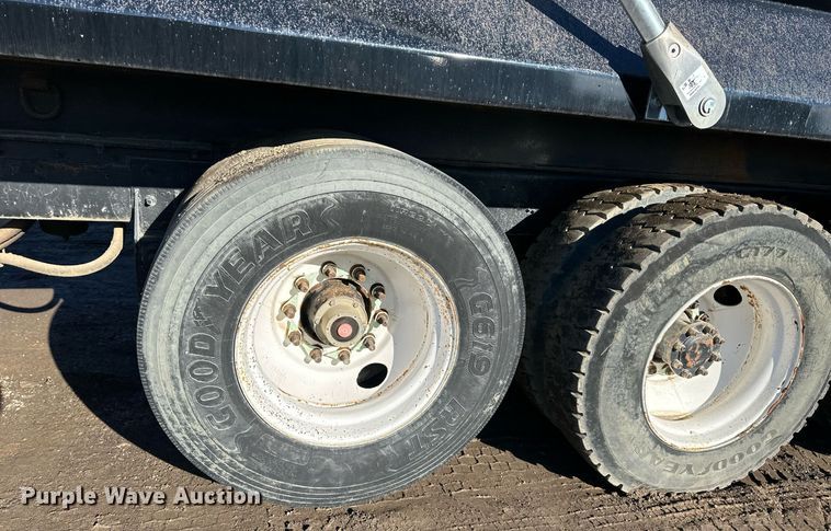 image for item DS6469 2006 Mack CV713  dump truck