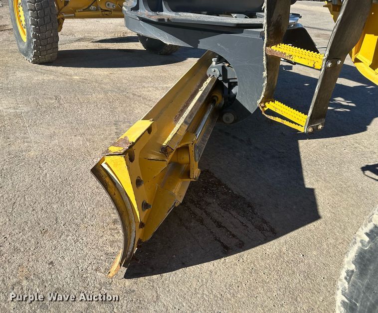 image for item DS6480 2019 John Deere 672GP  motor grader