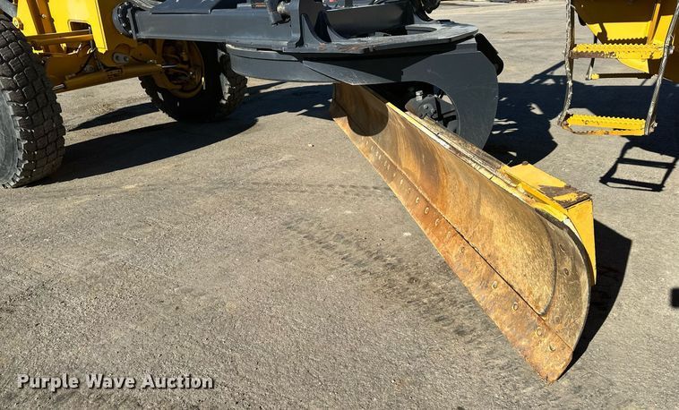 image for item DS6480 2019 John Deere 672GP  motor grader