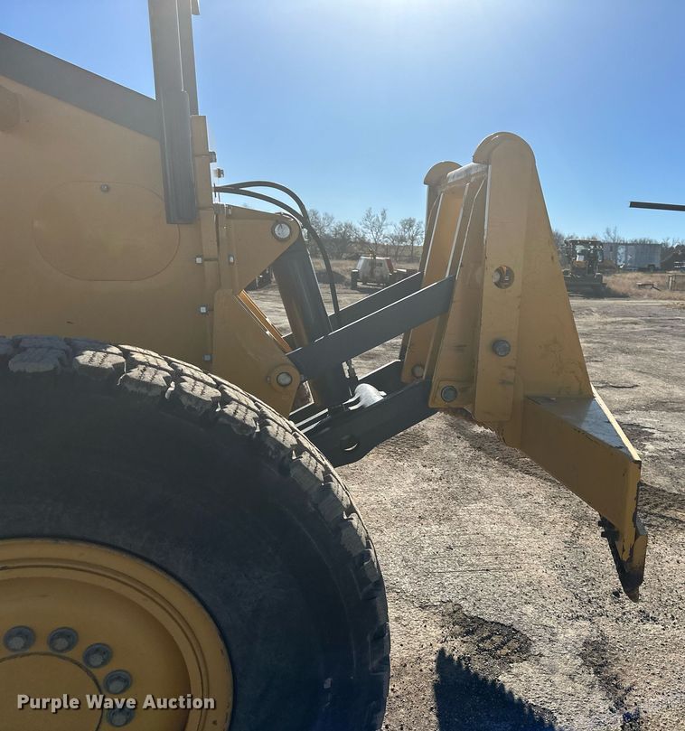 image for item DS6480 2019 John Deere 672GP  motor grader