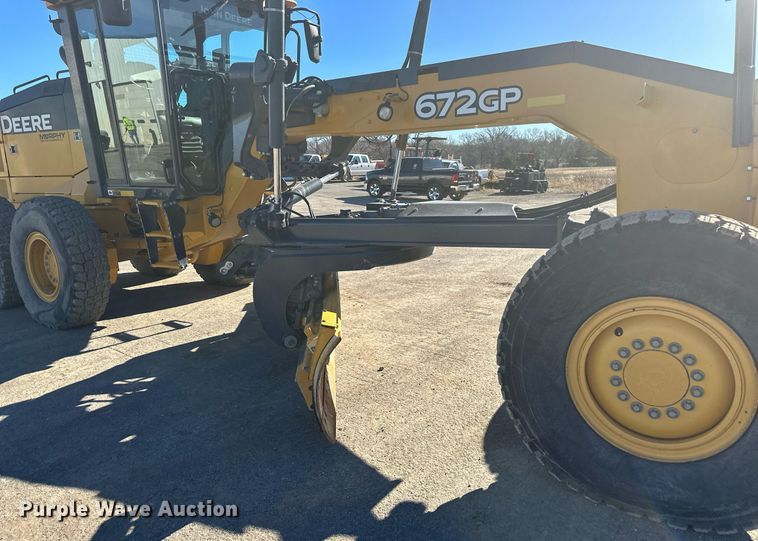 image for item DS6480 2019 John Deere 672GP  motor grader
