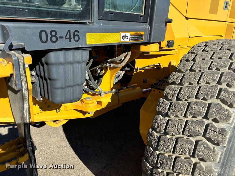 image for item DS6480 2019 John Deere 672GP  motor grader