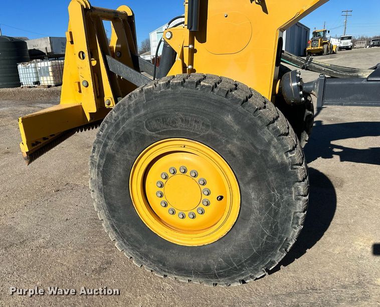 image for item DS6480 2019 John Deere 672GP  motor grader