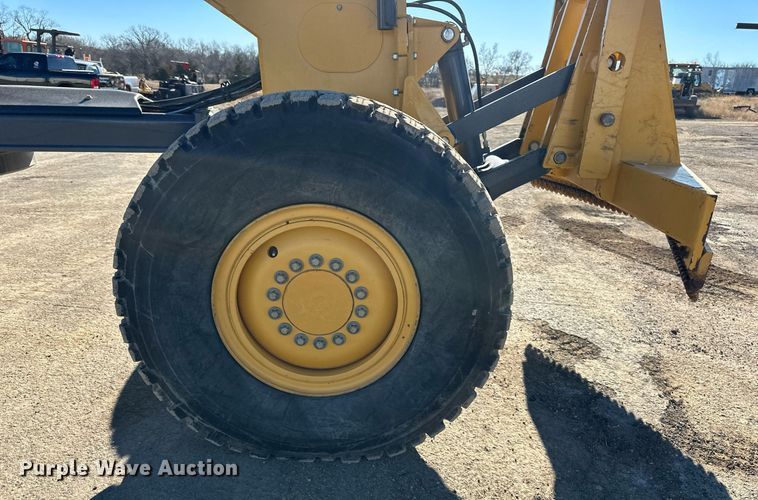 image for item DS6480 2019 John Deere 672GP  motor grader