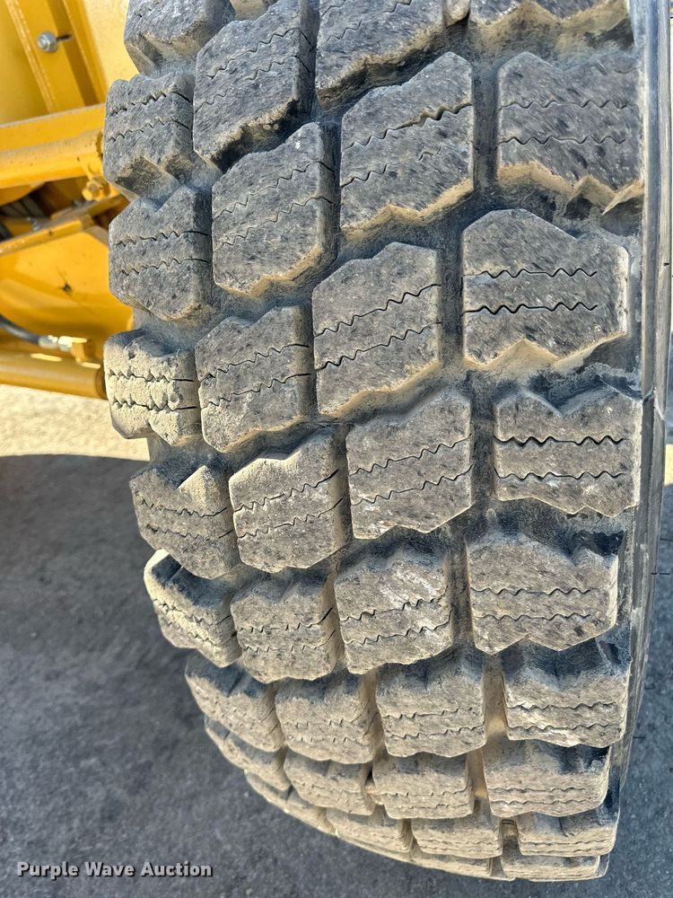 image for item DS6480 2019 John Deere 672GP  motor grader