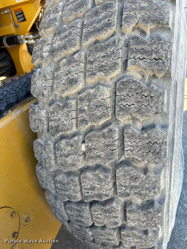 image for item DS6480 2019 John Deere 672GP  motor grader