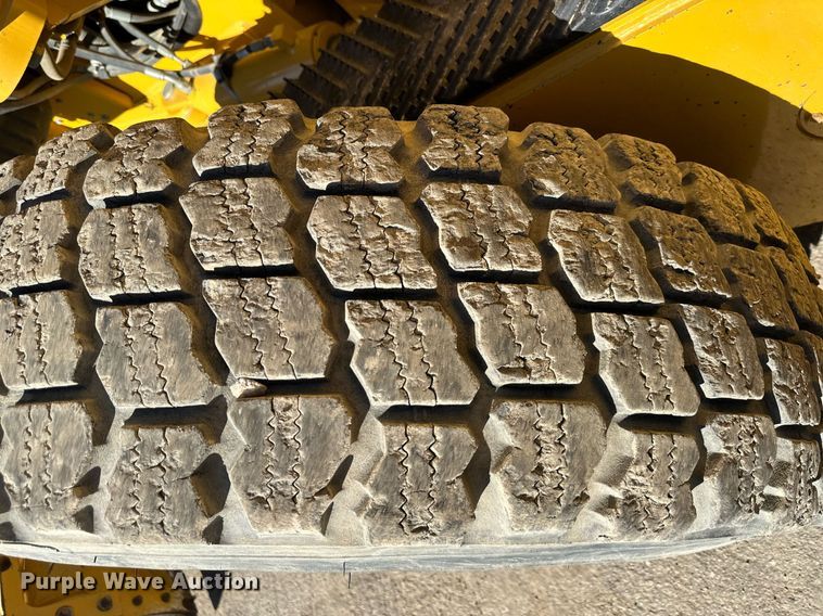 image for item DS6480 2019 John Deere 672GP  motor grader