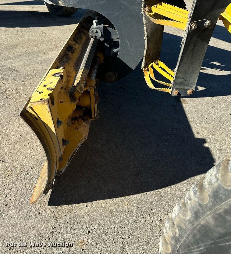 image for item DS6481 2019 John Deere 672GP  motor grader