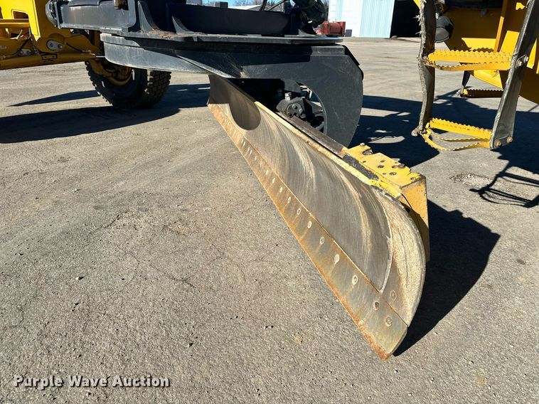 image for item DS6481 2019 John Deere 672GP  motor grader