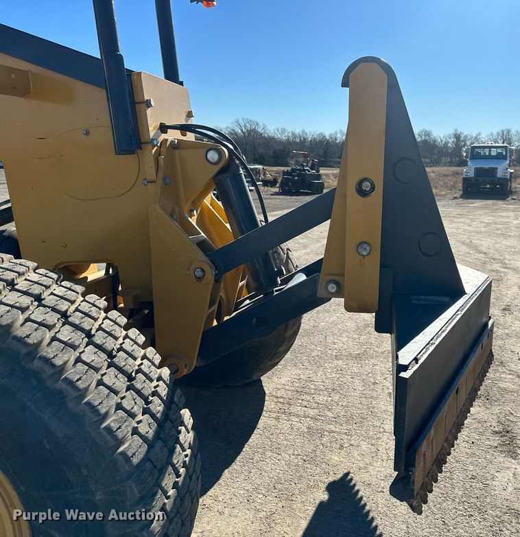 image for item DS6481 2019 John Deere 672GP  motor grader