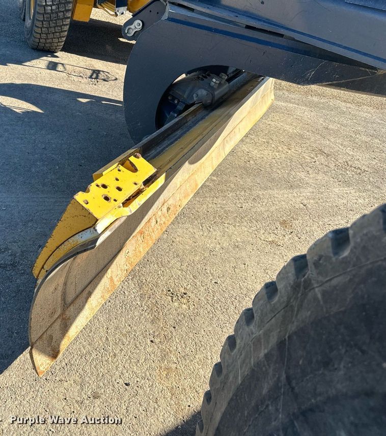 image for item DS6481 2019 John Deere 672GP  motor grader