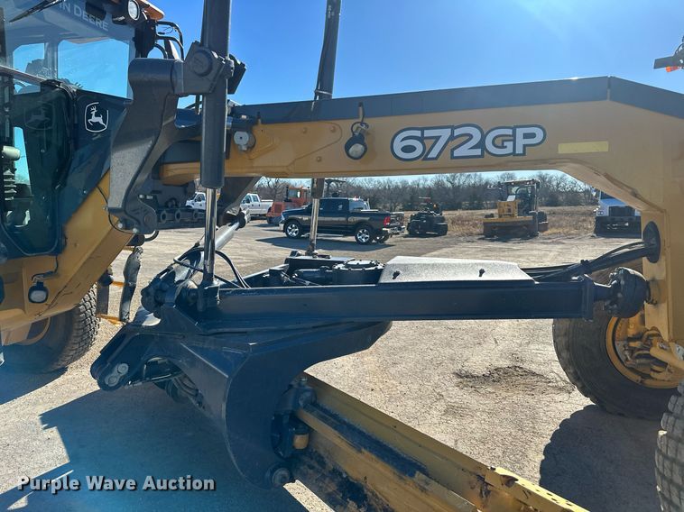 image for item DS6481 2019 John Deere 672GP  motor grader