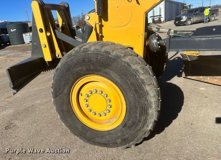 image for item DS6481 2019 John Deere 672GP  motor grader