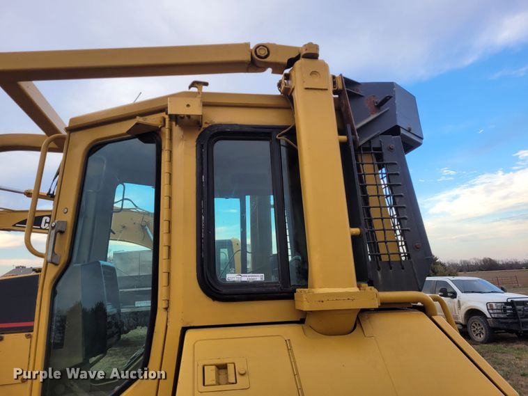 image for item EB9807 1999 Caterpillar D5M XL  dozer
