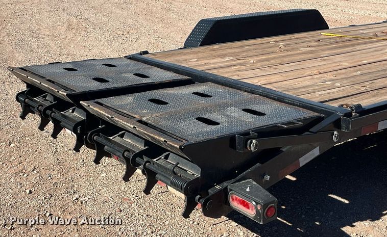 image for item EI0513 2020 Big Tex 14ET-20BK-MR  equipment trailer