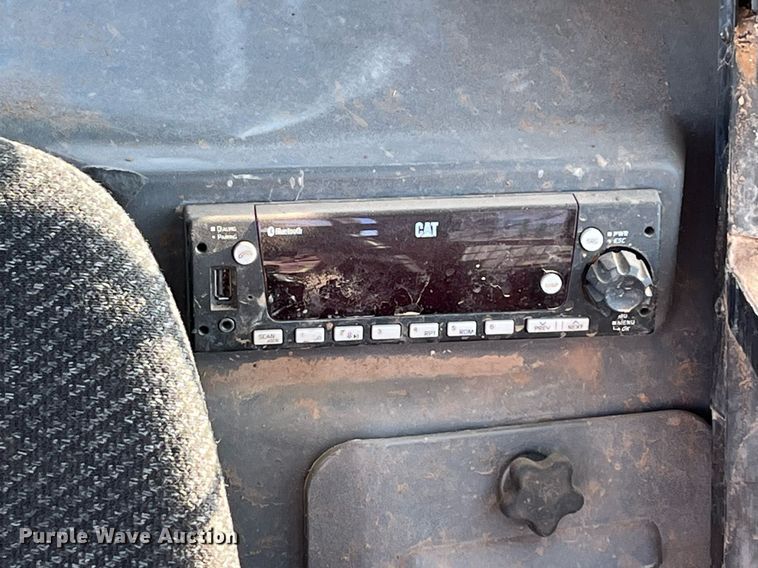 image for item EI0525 2017 Caterpillar 299D2XHP  tracked skid steer loader