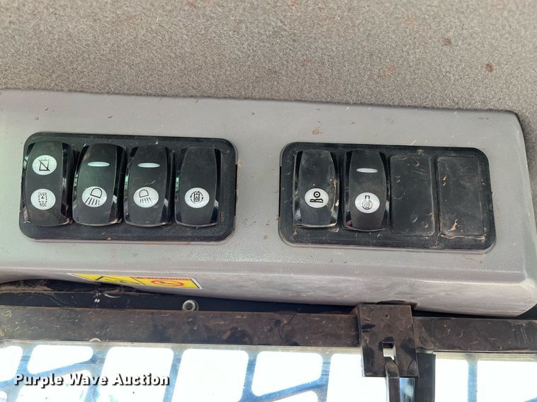 image for item EI0525 2017 Caterpillar 299D2XHP  tracked skid steer loader