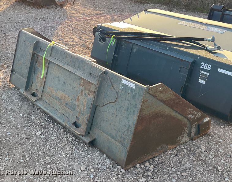image for item EI0527 Skid steer bucket