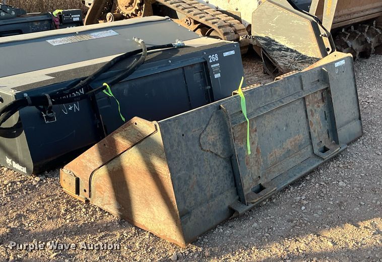 image for item EI0527 Skid steer bucket