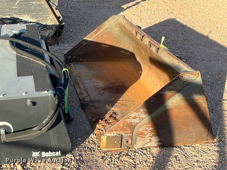 image for item EI0527 Skid steer bucket